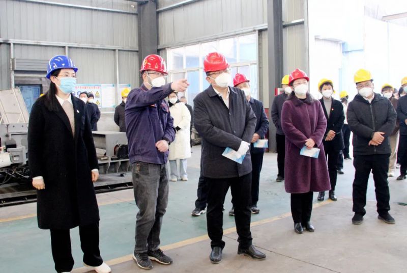 馬村區(qū)委書記師少輝，區(qū)委副書記、區(qū)長王婕等人到演風公司進行調研